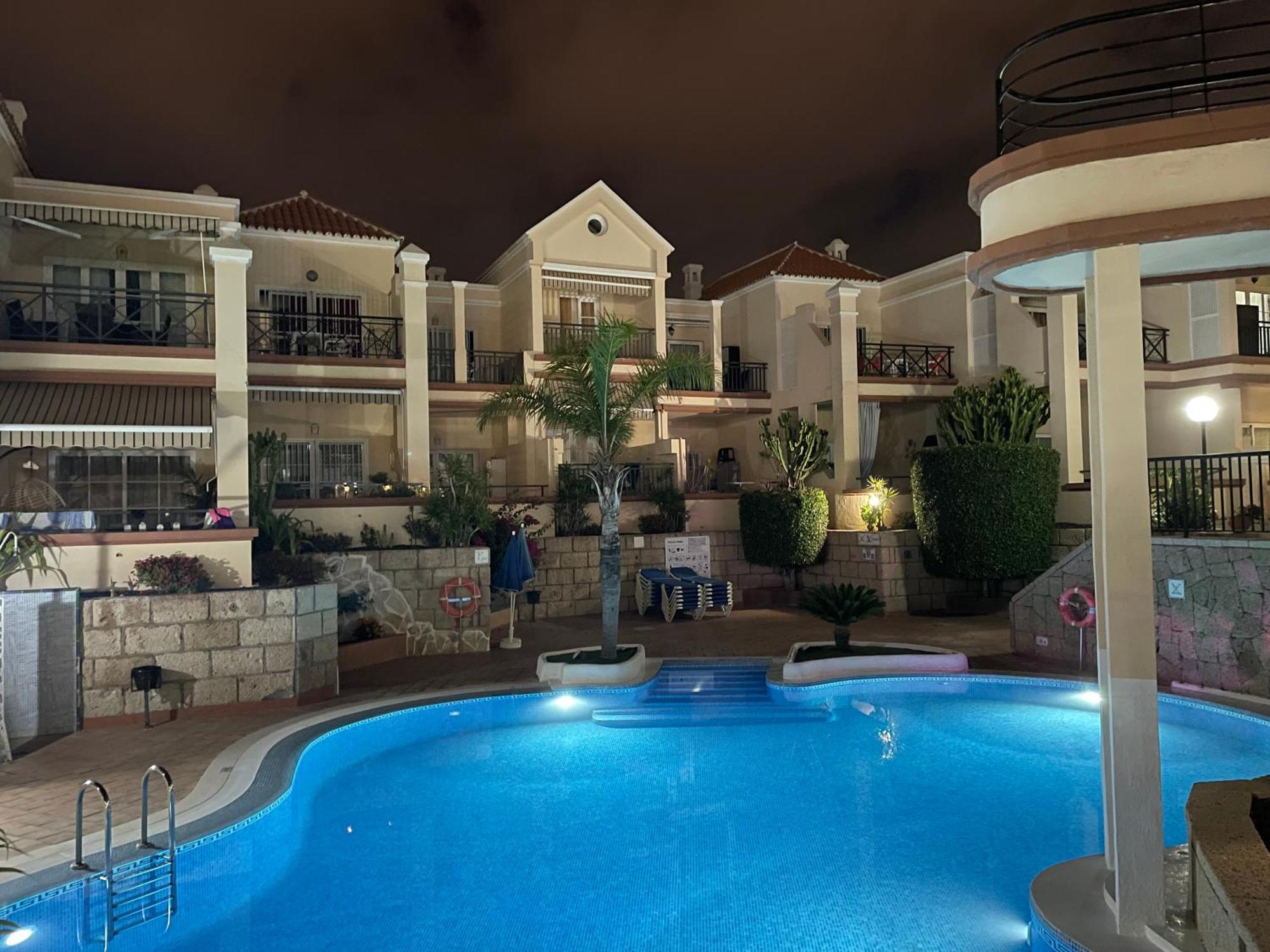 Sarah'S Apartment - Playa Fanabe Адехе Екстериор снимка